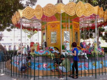 Đu quay treo nữ hoàng mầm non